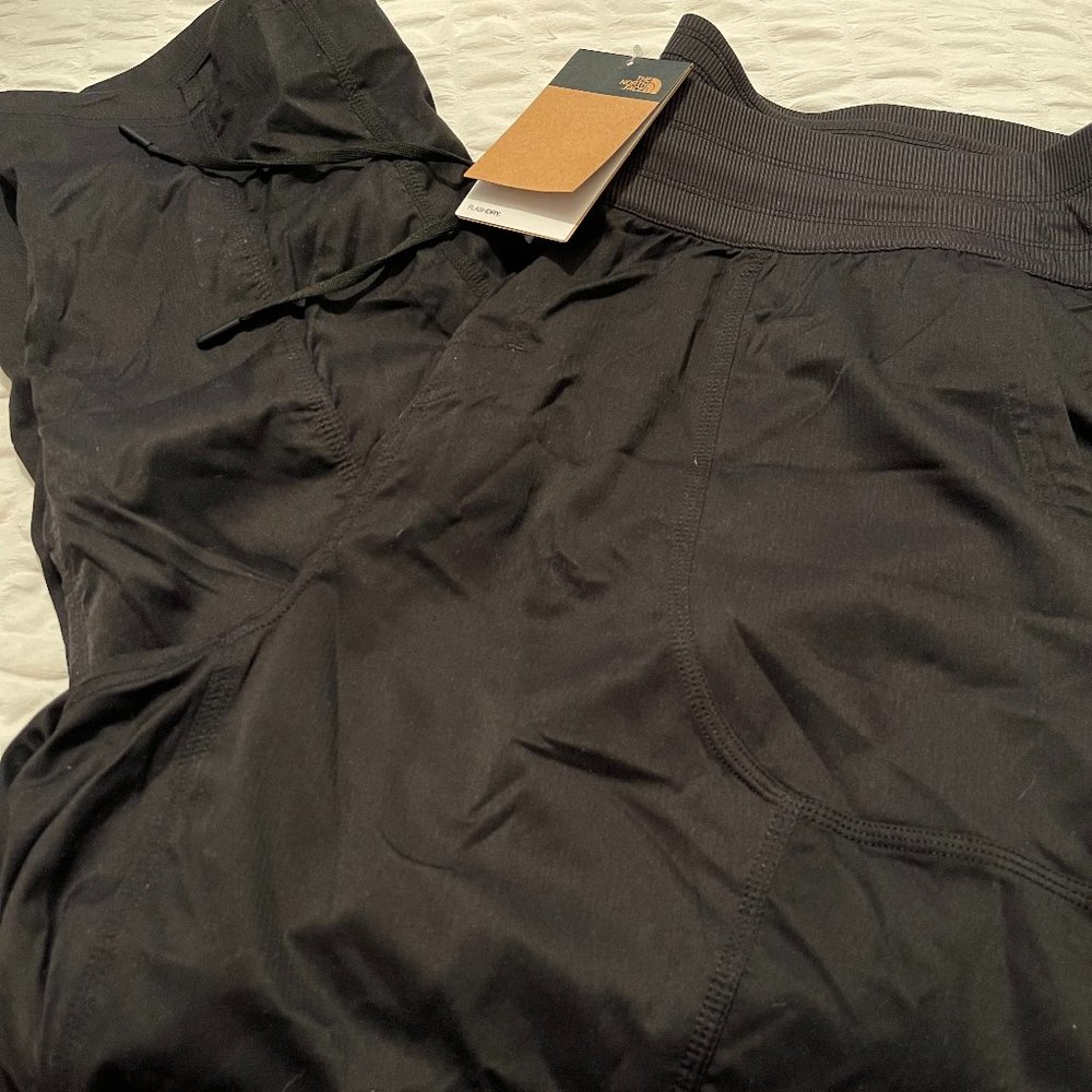 North Face NWT Black Pants
